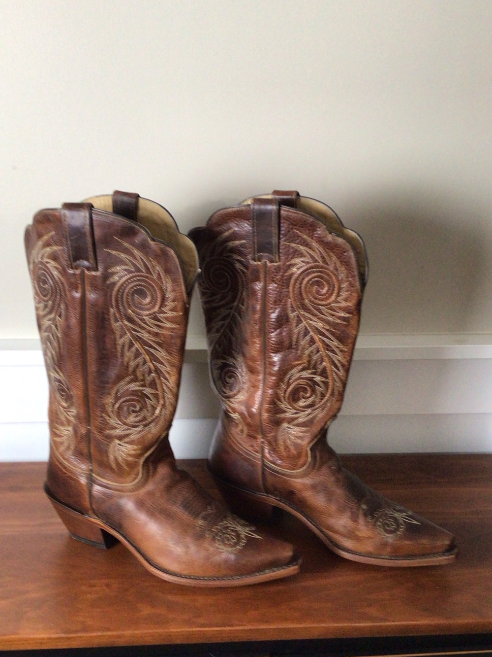 Justin L4332  L9 Brown Leather Embroidered Western Heeled Boots - Women's